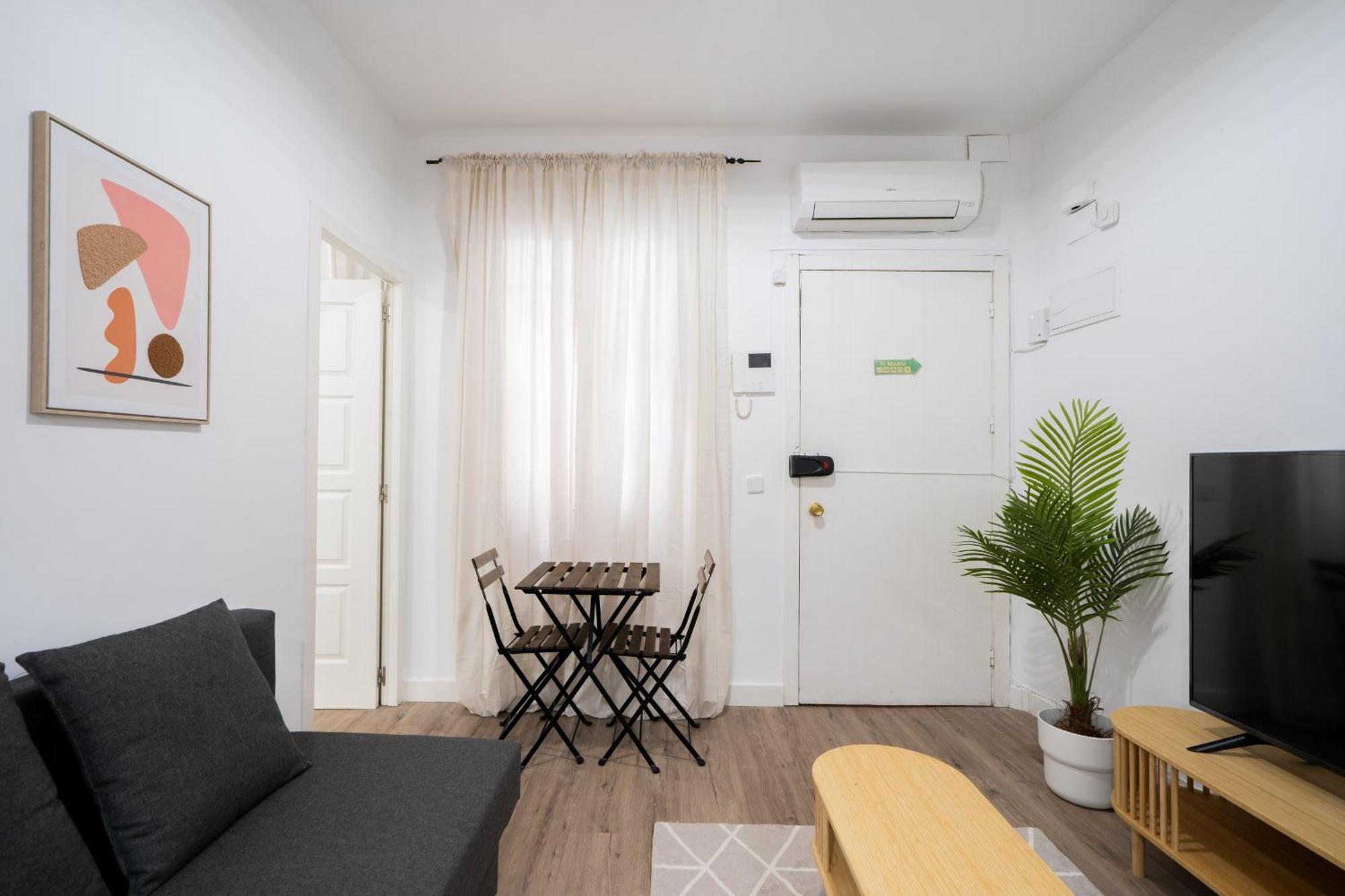 Apartamento En Chueca Para 4 Personas Alquiler Temporal Madrid Kültér fotó
