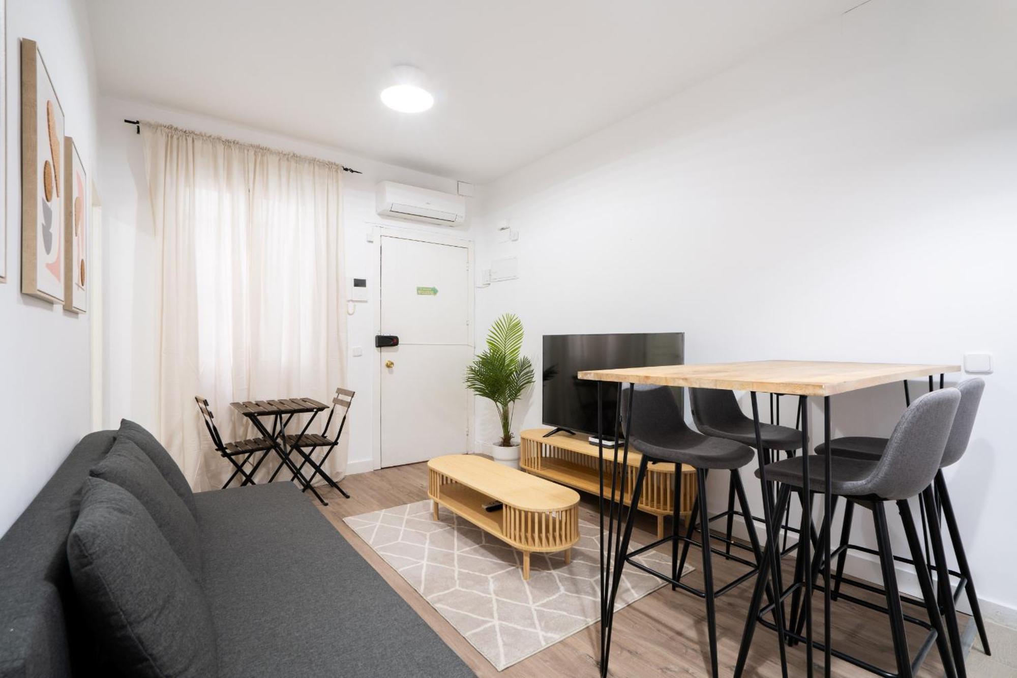 Apartamento En Chueca Para 4 Personas Alquiler Temporal Madrid Kültér fotó